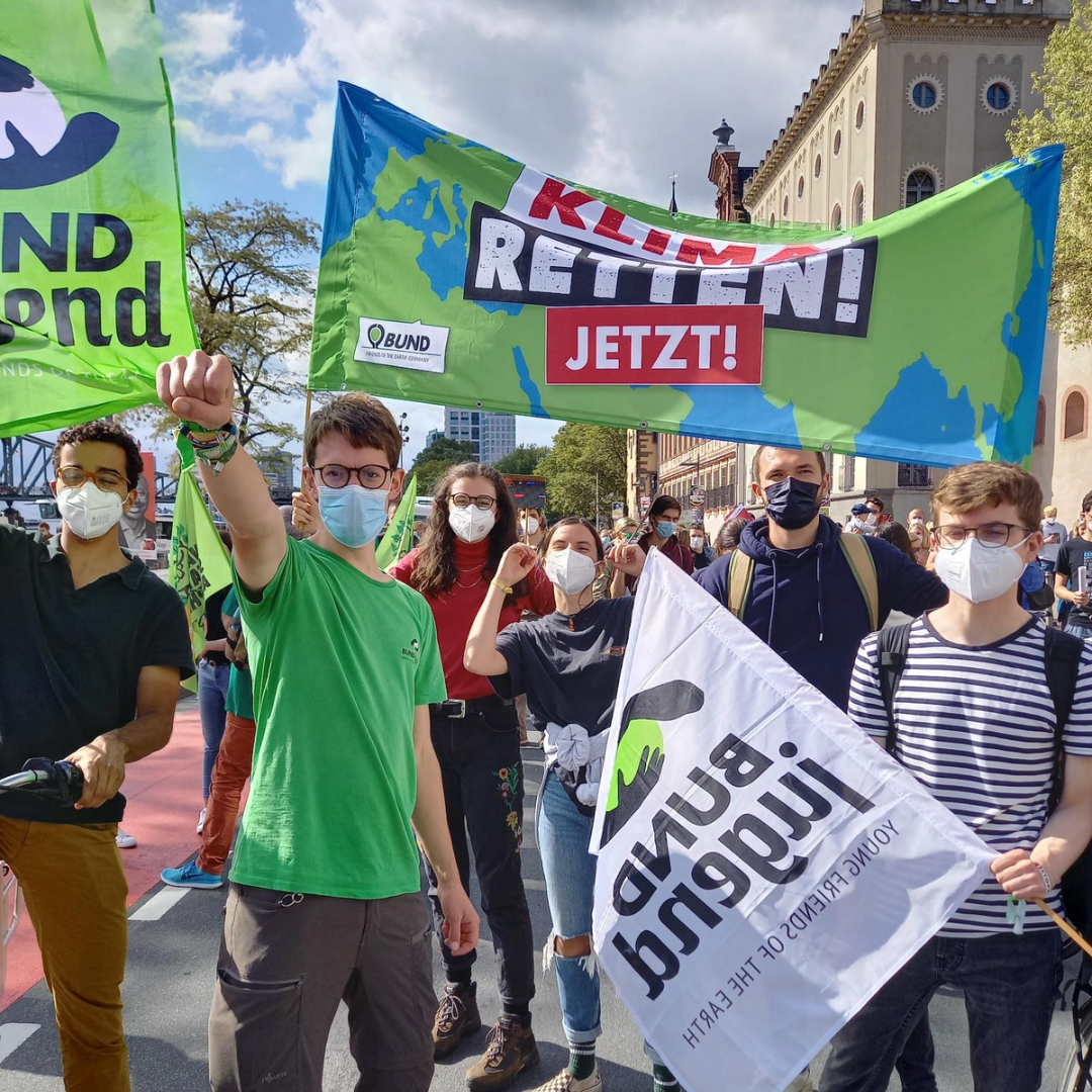 Jugendliche der BUNDjugend Frankfurt auf Klimademo